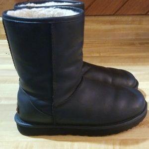 ugg boots/black leather (authentic)